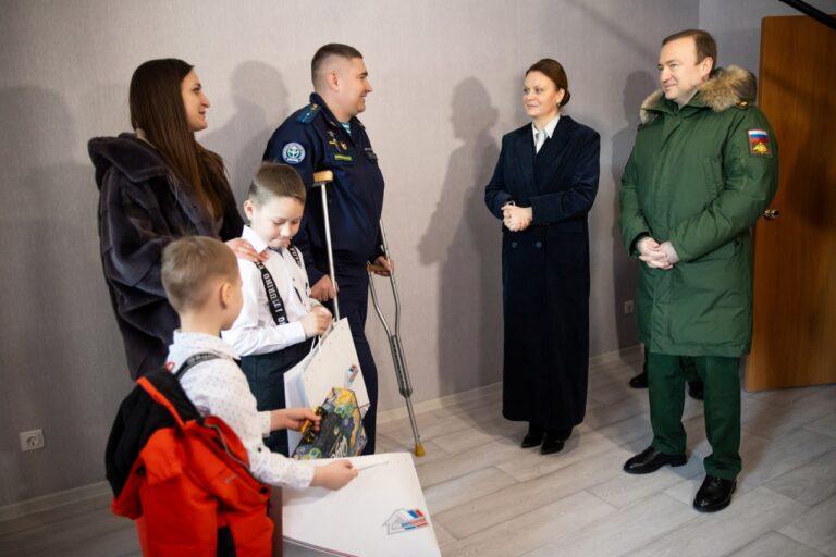 Военнослужащим вручили ключи от служебных квартир в Подмосковье. Минобороны, Балашиха, служебное жилье, Анна Цивилева, Павел Фрадков