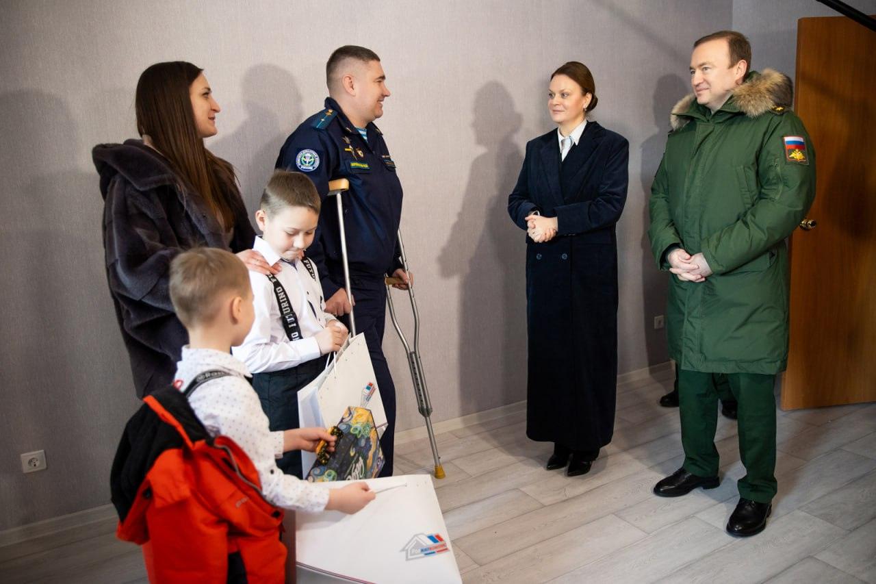 Военнослужащим вручили ключи от служебных квартир в Подмосковье. Минобороны, Балашиха, служебное жилье, Анна Цивилева, Павел Фрадков