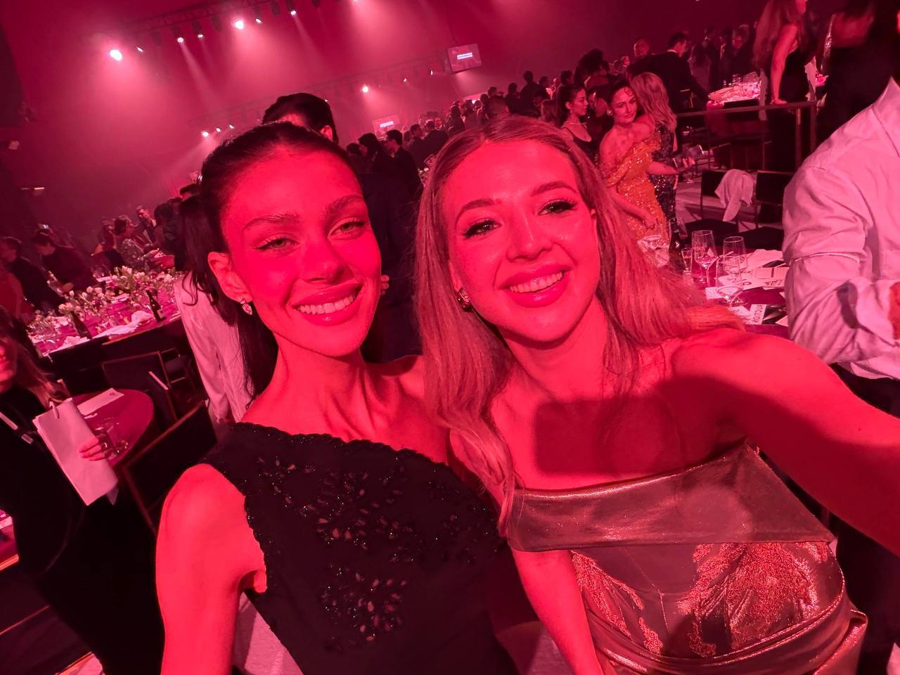 Аня Покров на афтерпати «Оскара» с Бекхэмами