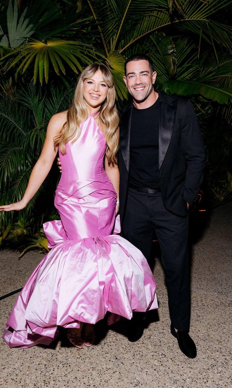 Аня Покров сфоткалась с Джесси Метклафом на Оскаре