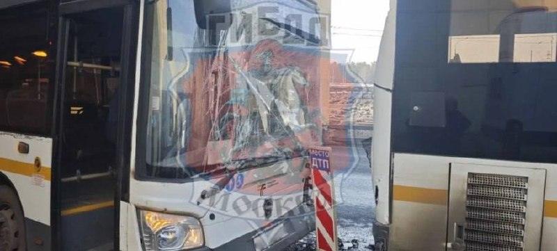 Авария двух автобусов на Варшавском шоссе: 9 пострадавших