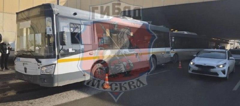 Авария двух автобусов на Варшавском шоссе: 9 пострадавших