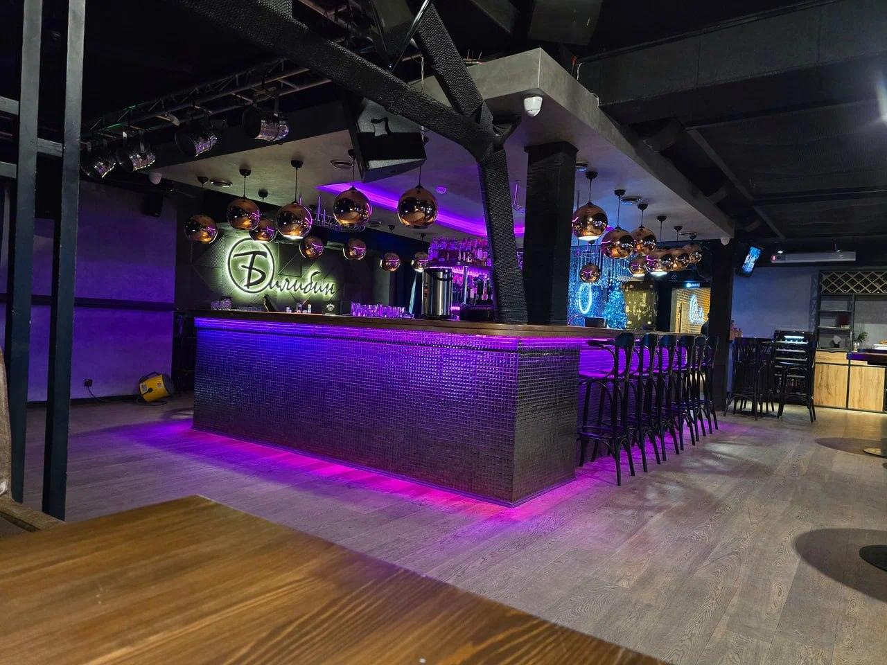 Бар в Магадане оштрафовали за тату «Чёрное солнце» у бармена