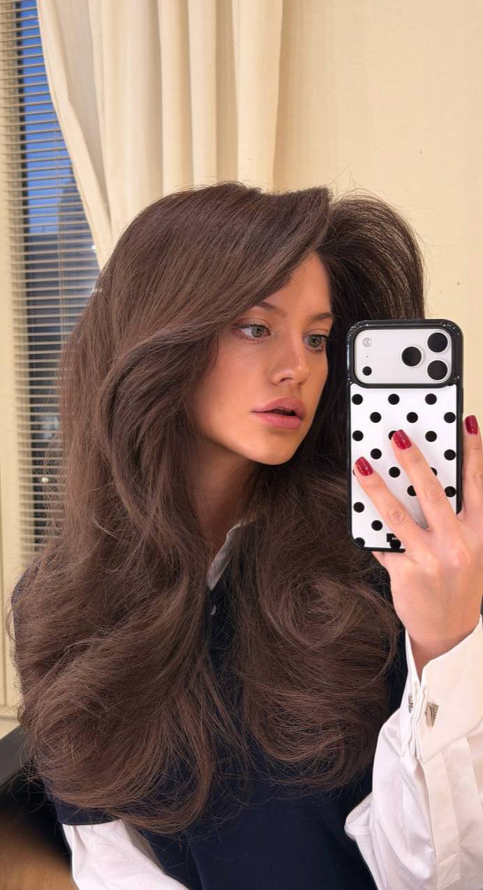 Дилара сменила имидж: вернулась к темным волосам