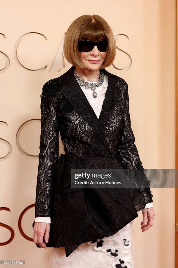 Энн Хэтэуэй и Анна Винтур на ковровой дорожке «Оскара»