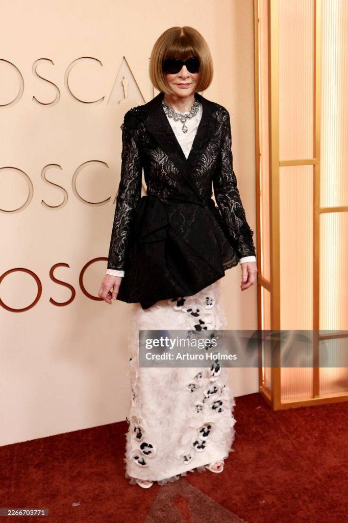 Энн Хэтэуэй и Анна Винтур на ковровой дорожке «Оскара»