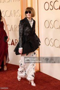 Энн Хэтэуэй и Анна Винтур на ковровой дорожке «Оскара»