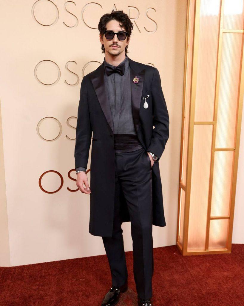 Гигантский медведь-шар взорвал город! Что случилось?