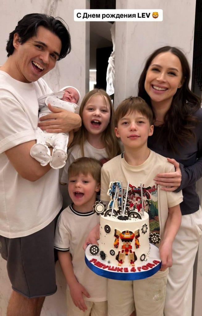 Лерчек устроила праздник для сына, несмотря на больницу