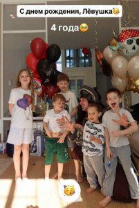 Лерчек устроила праздник для сына, несмотря на больницу