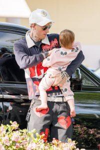 Machine Gun Kelly замечен с дочерью: новые фото