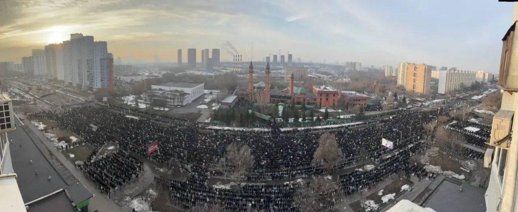 Массовое празднование Рамадана в Москве: проспект Мира перекрыт