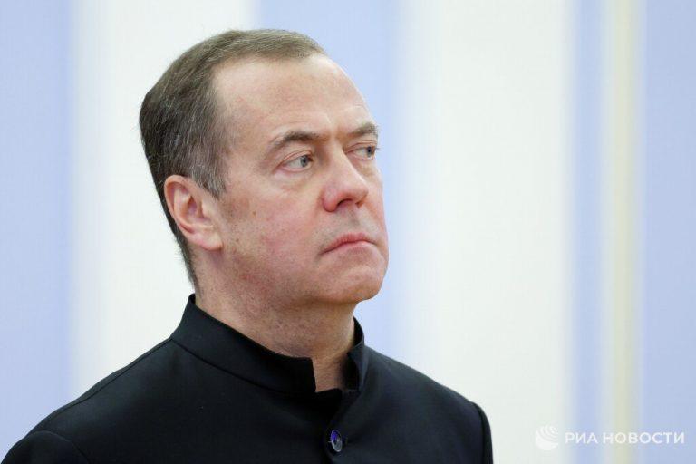 Медведев заявил о невозможности переговоров с Зеленским