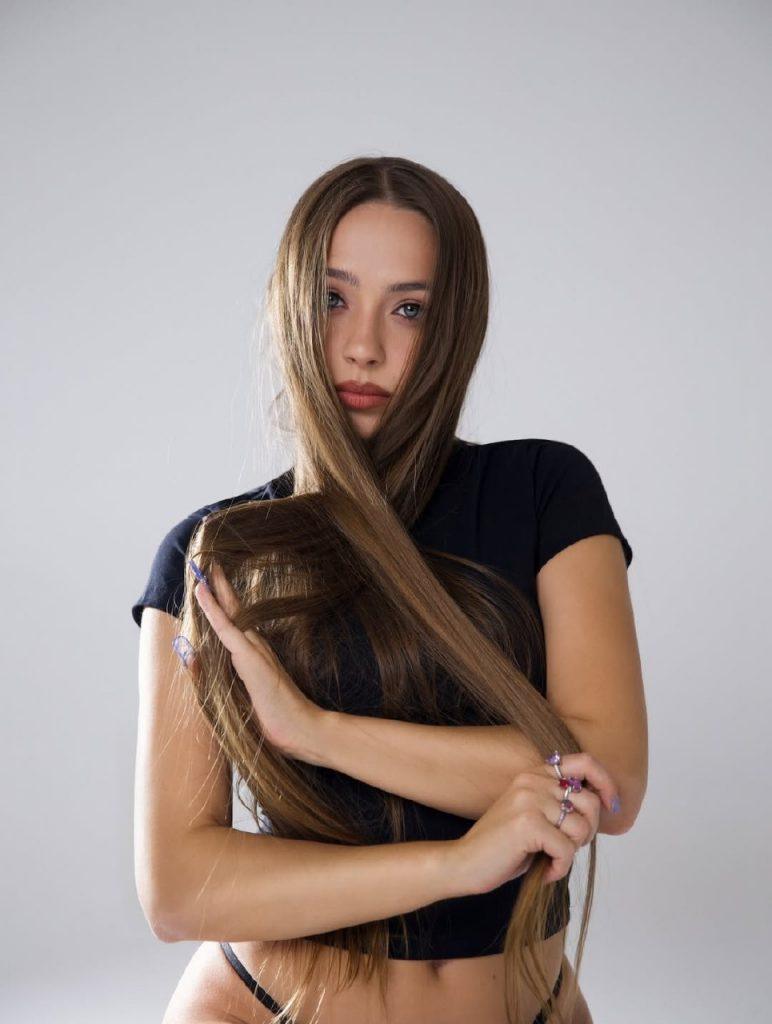 Мэйби Бэйби копирует Меган Фокс в Instagram