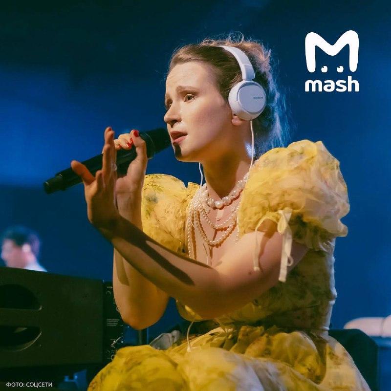 Монеточка запрещена в Австралии: политика или музыка?