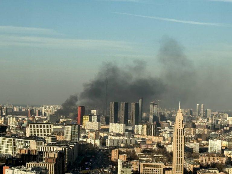 Мощный пожар в Бутырском районе: дым виден из соседних районов