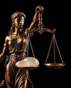 Мужчина потребовал половину груди жены после развода