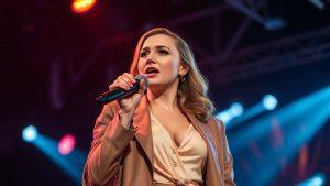 Новая песня Ани Ениной «Кружится»: новый хит или повторение?