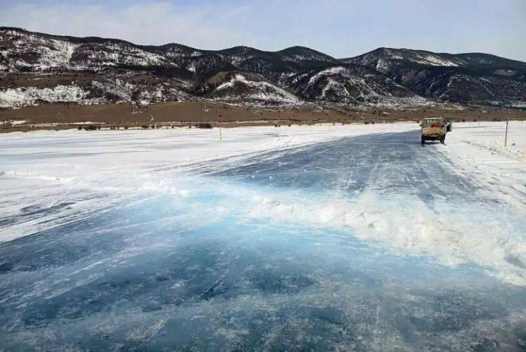 Ольхонская переправа закрыта из-за таяния льда на Байкале