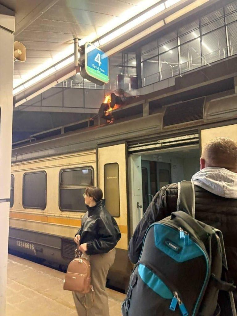 Подросток-зацепер погиб от удара током в Москве