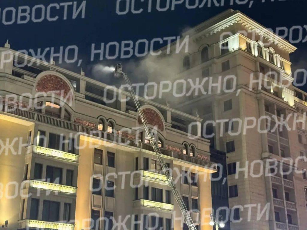 Пожар в центре Москвы: дым окутал здание