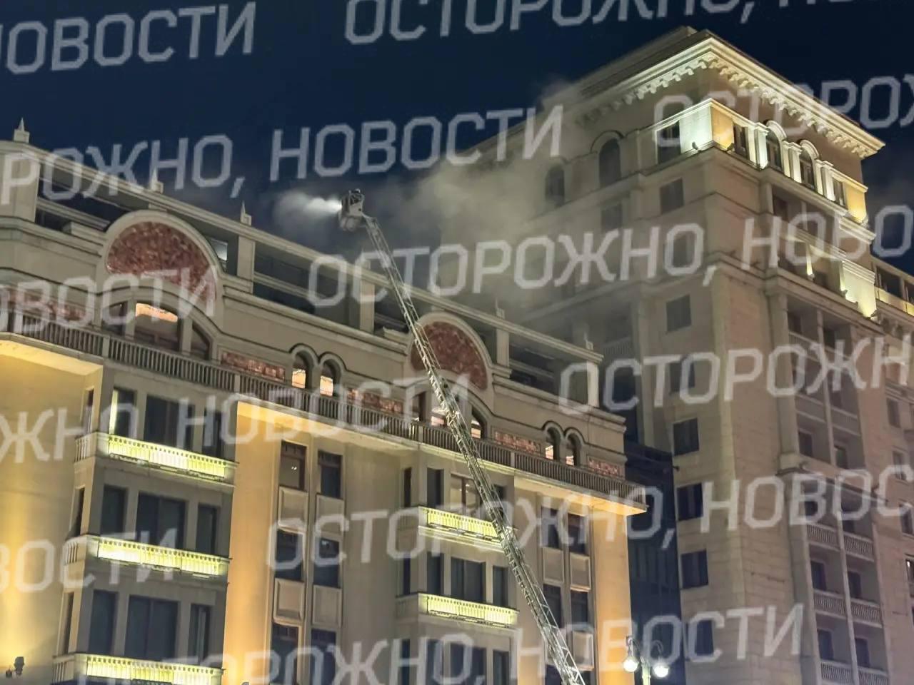 Пожар в центре Москвы: дым окутал здание