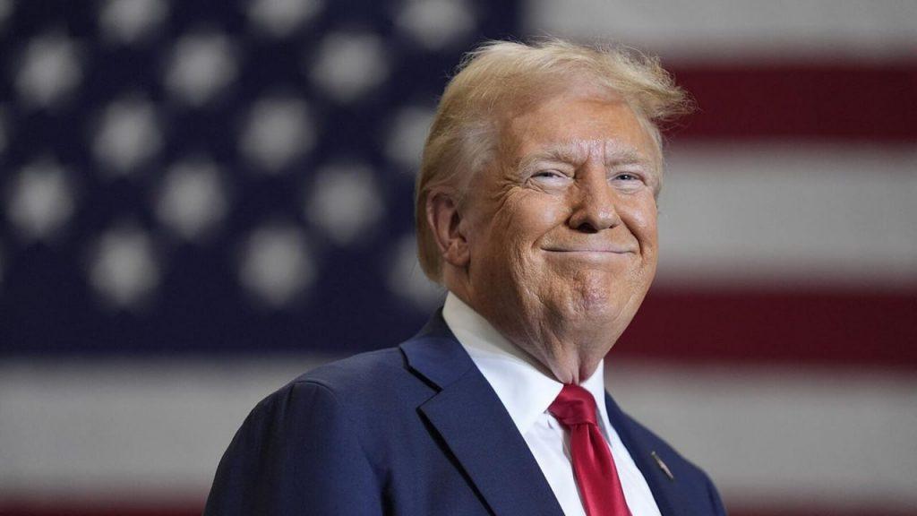 Рейтинг Трампа упал до минимума: что говорят опросы