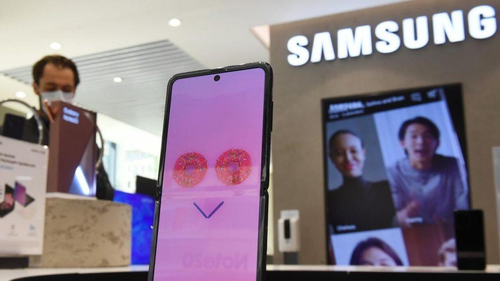 Samsung выплатит компенсацию за скрытое замедление Galaxy S22