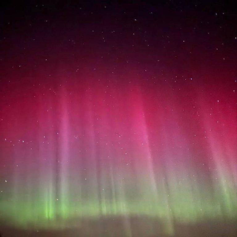 Северное сияние в России: мощная магнитная буря подарила зрелище