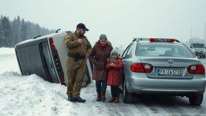 Toyota Platz снесло ураганом на трассе Сибирь