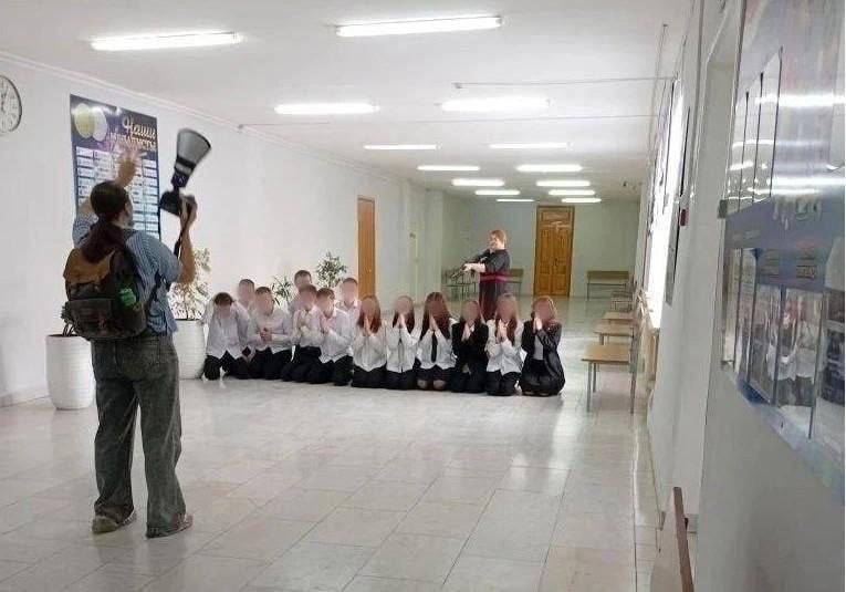 Учительница ОБЖ устроила особенный фотосет в Челябинске