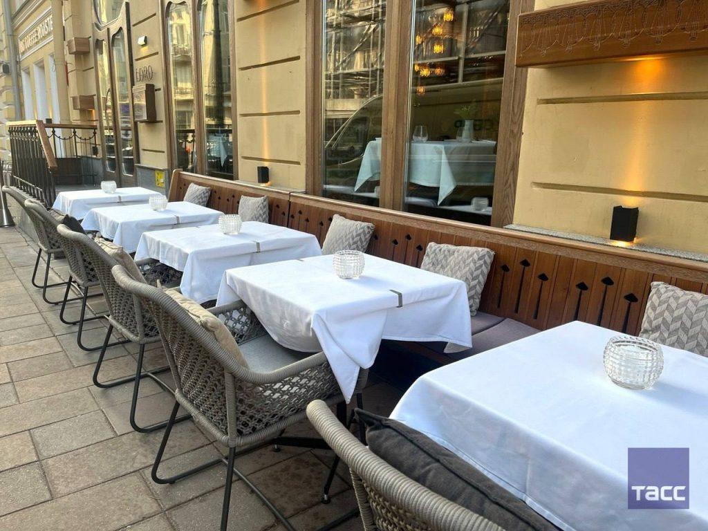 Уличные столики в Москве: весенние кафе под открытым небом