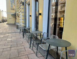 Уличные столики в Москве: весенние кафе под открытым небом