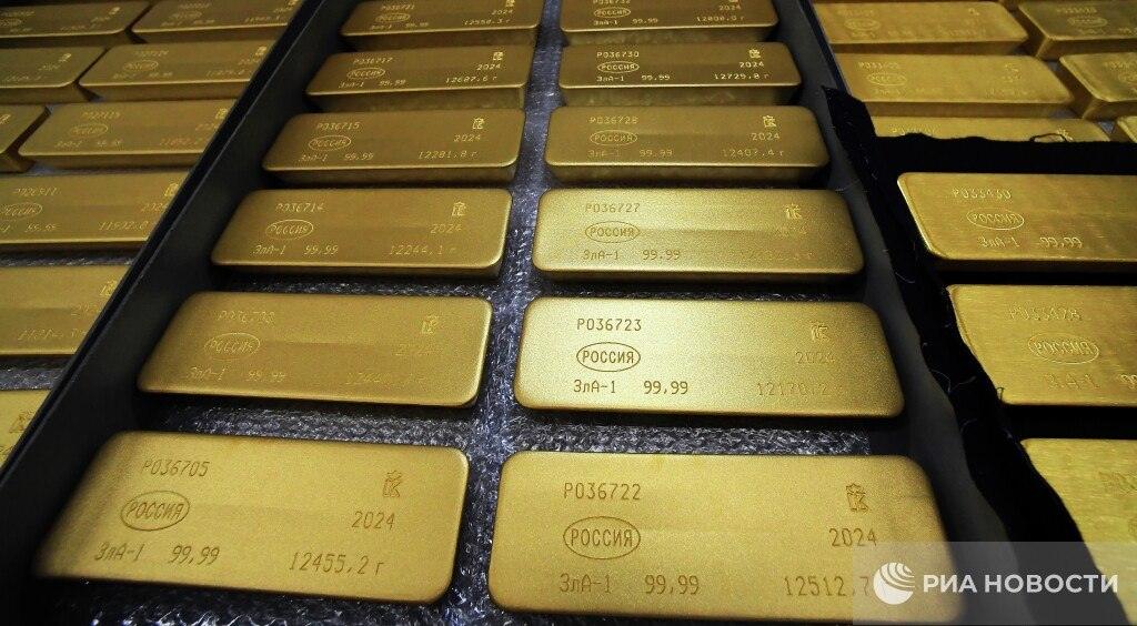 Золотые резервы ЦБ упали до минимума: что это значит?