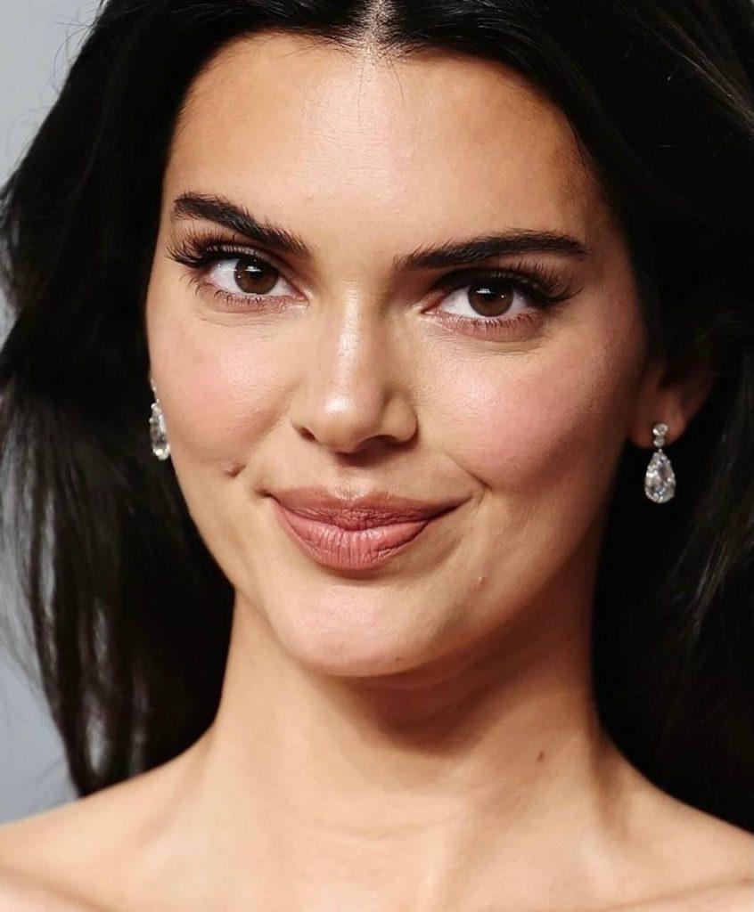 Звёзды Голливуда без фотошопа: скандал на красной дорожке