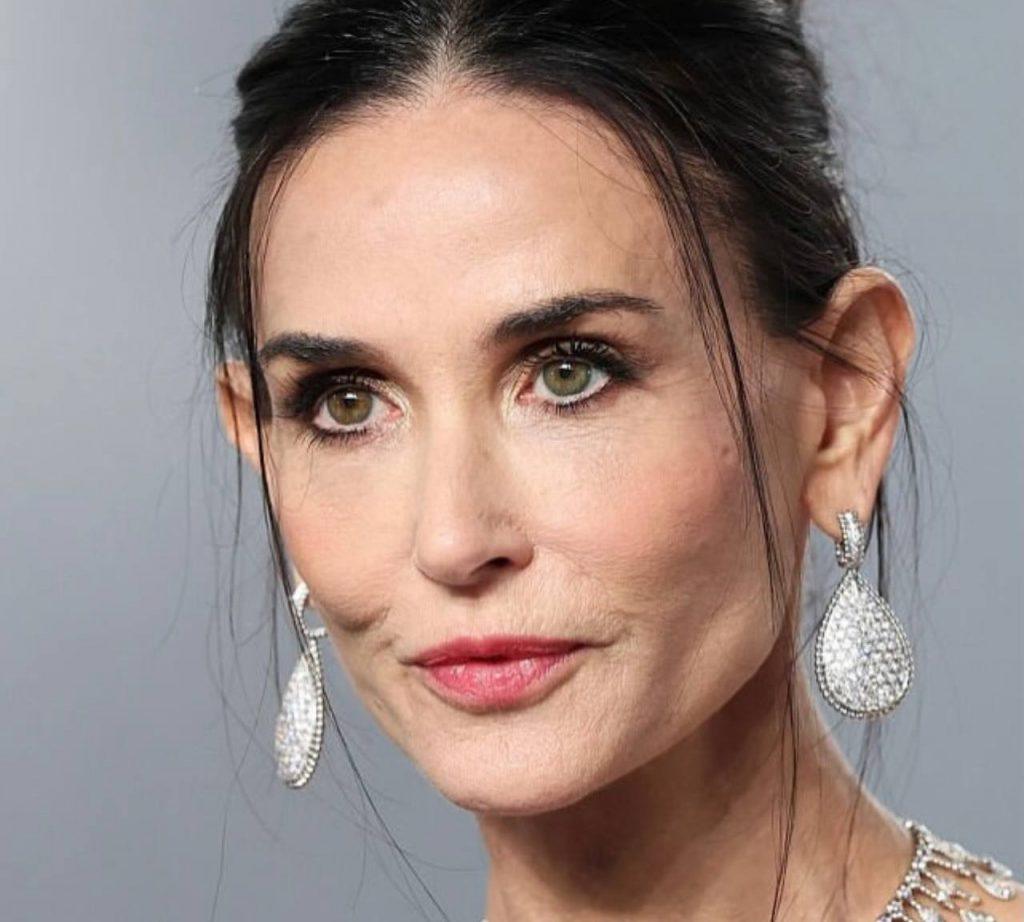 Звёзды Голливуда без фотошопа: скандал на красной дорожке