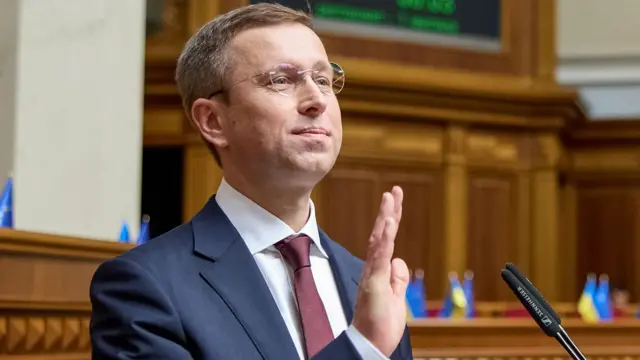 Премьер Украины Корецкий: заявление режет стройки ради обороны ⚔️💰