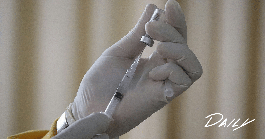 Девочек 12-13 лет начнут массово прививать от ВПЧ в России 💉🛡️ — вакцинация от впч