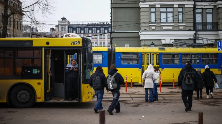 В Киеве остановили движение трамваев и троллейбусов после обстрела ⚡️🛑 — транспорт киев атака