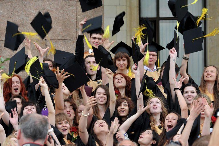 Минобрнауки утвердило сроки учебы в вузах до шести лет 🎓⚡ — новая система высшего образования сроки обучения
