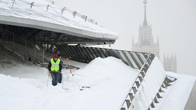 Аэропорты Москвы парализовало: более 280 рейсов задержано ✈️❄️ — задержка рейсов в аэропортах москвы сегодня