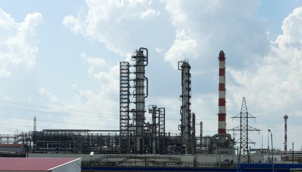 Рязанский НПЗ: атака беспилотников остановила установку АТ-6 🏭⚡ — рязанский нпз атака беспилотников