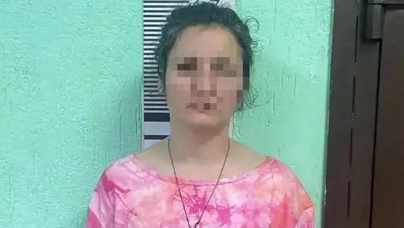 Штурм квартиры в Петербурге: мать бросила детей ради побега 🚨⚡ — мать сбежала от мужчин с монтировкой спб
