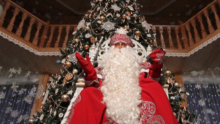 Дед Мороз распродал корпоративы 🎅📈 — сколько стоит пригласить деда мороза из великого устюга