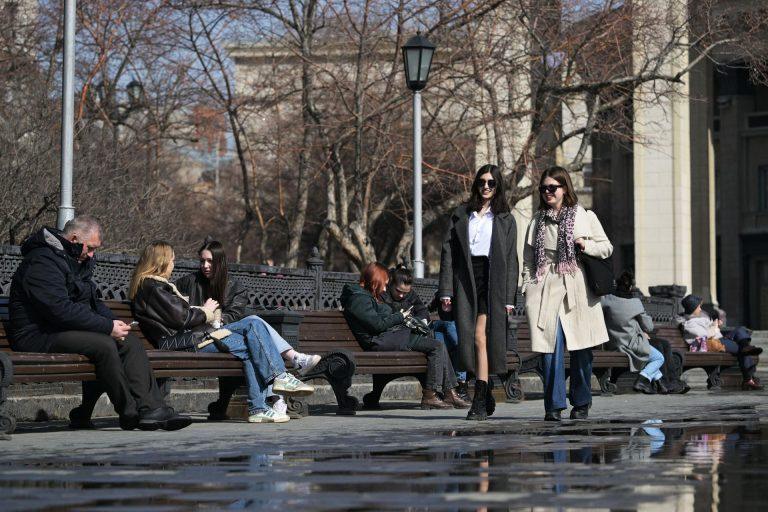 Погода в Москве на неделе: тепло до +20°C и дожди ☀️🌧️ — погода в москве в мае