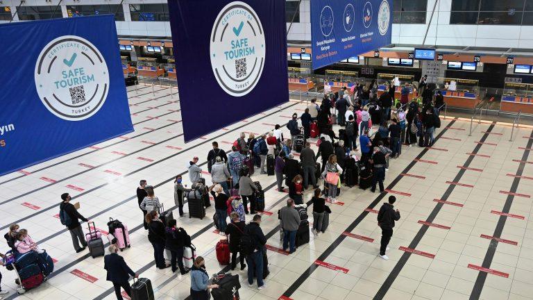 Самолеты из Турции в Москву развернулись: небо закрыли ✈️⚡ — ограничения внуково