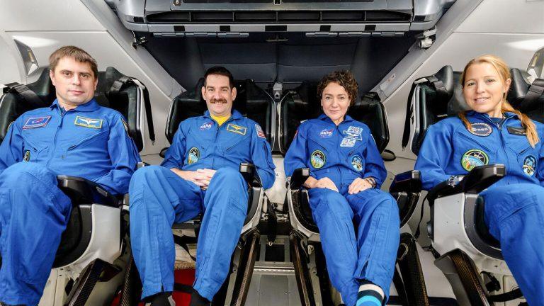 Экипаж Crew Dragon вернулся на Землю: Федяев покинул капсулу 🚀🌊 — андрей федяев