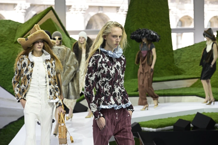 Зендея Louis Vuitton Париж: триумф стиля в Лувре 👗✨ — показ louis vuitton в лувре