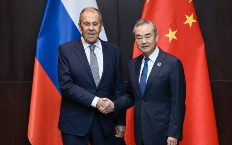 Лавров и Ван И сверили часы по кризисам и фейкам Киева 🤝🌐 — лавров ван и переговоры мид рф