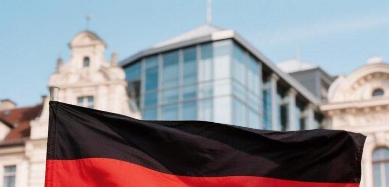 Берлин восстал против Мерца: немцы требуют мира и выборов 🇩🇪🔥 — митинг в берлине сегодня